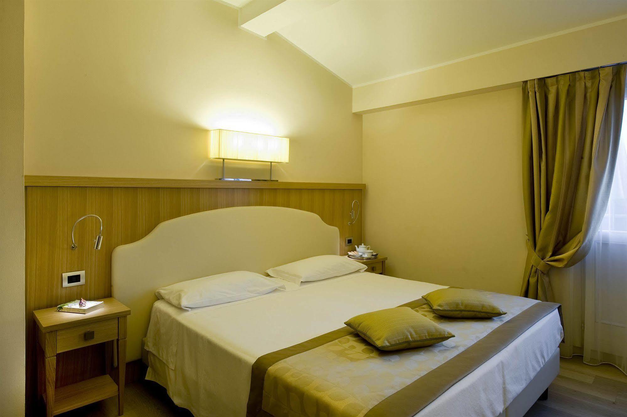 Hotel Sirmione Terme Exterior photo
